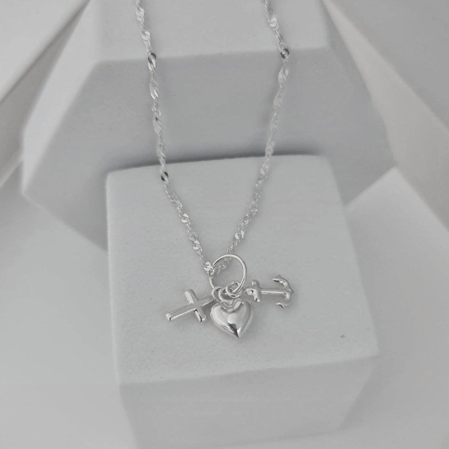 Conjunto Cadena Singapur con Dije Tres Gracias