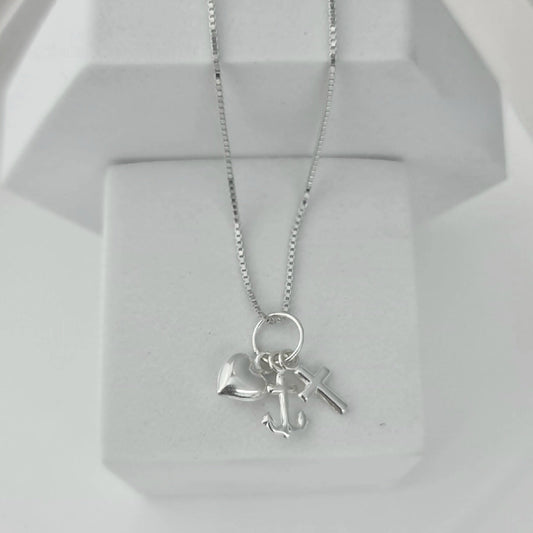 Conjunto Cadena Mini Veneciana con Dije Tres Gracias