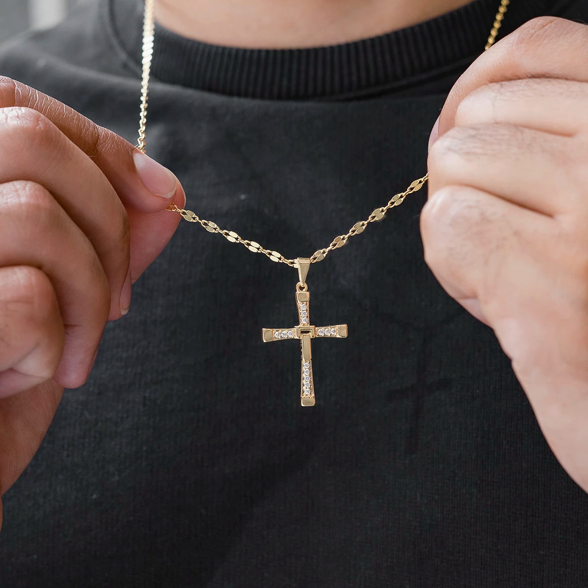 23171C - Dije Cruz Toretto 3.1 Cms Cristal