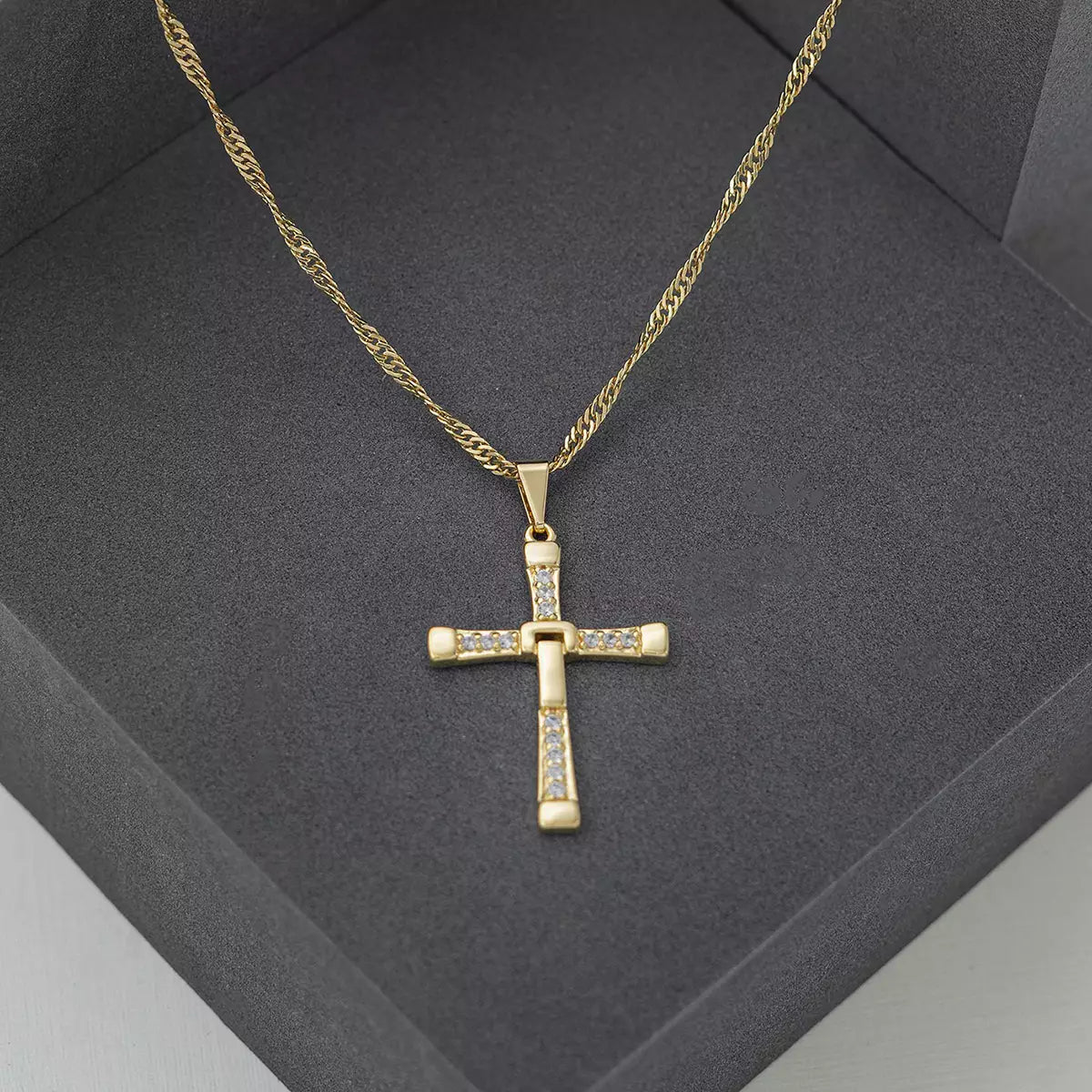 23171C - Dije Cruz Toretto 3.1 Cms Cristal