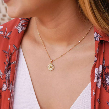 23360P - Dije Letra P