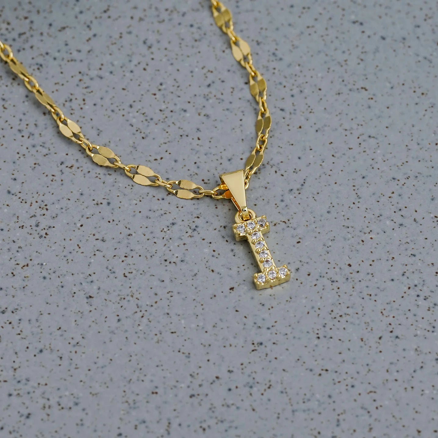 23370I - Dije Silueta Letra I Mediana Con Circones