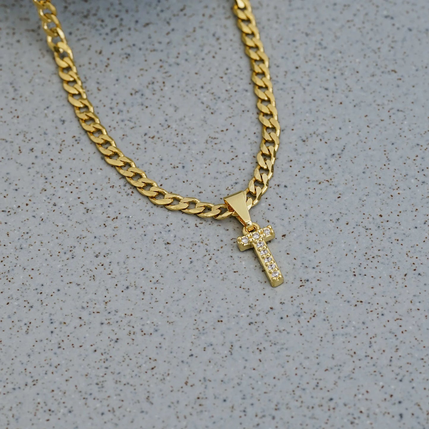 23370T - Dije Silueta Letra T Mediana Con Circones