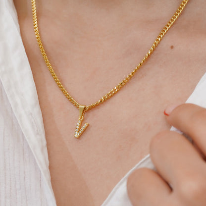 23370V - Dije Silueta Letra V Mediana Con Circones