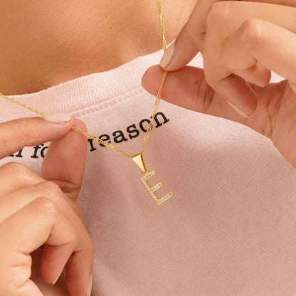 24360E - Dije Silueta Letra E Grande