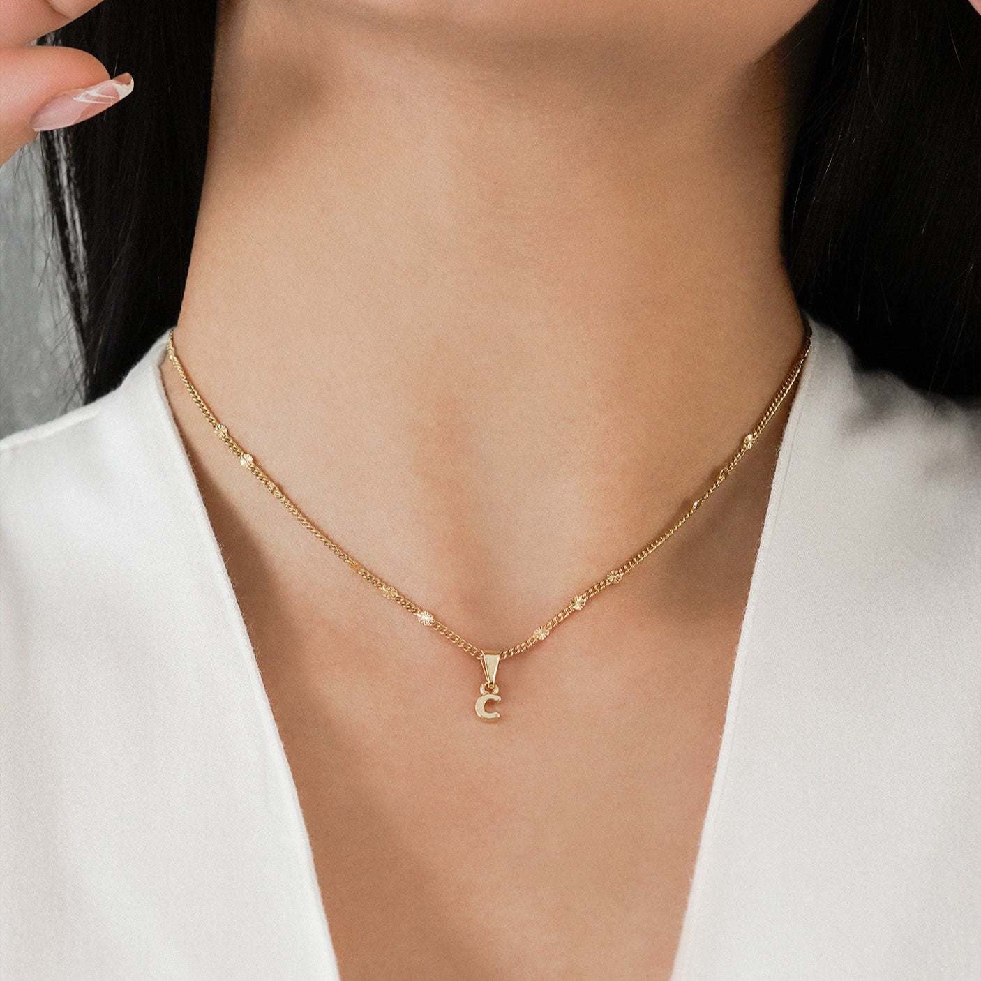 26360C - Dije Silueta Letra C Lisa Mini