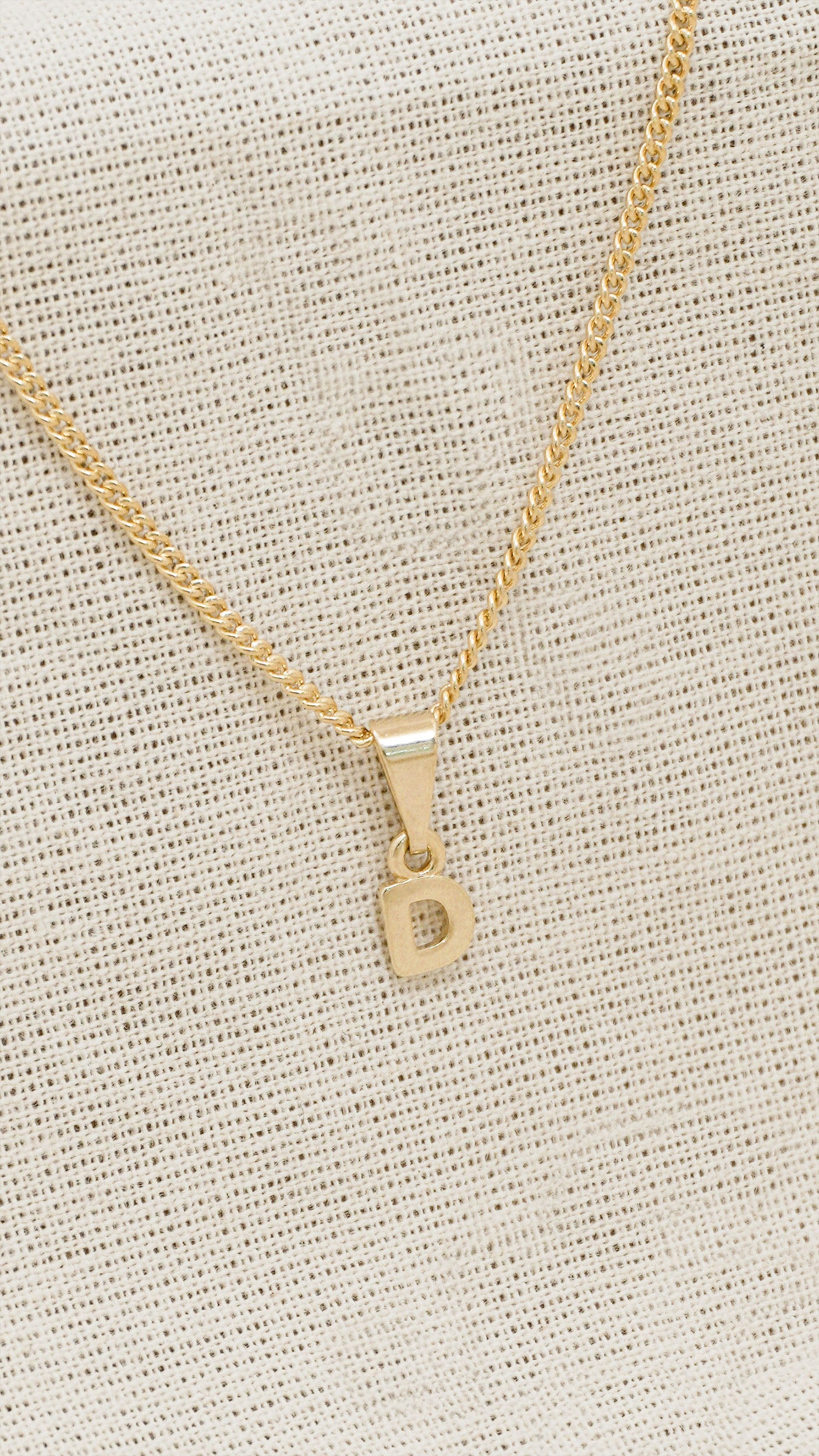 26360D - Dije Silueta Letra D Lisa Mini