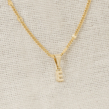 26360E - Dije Silueta Letra E Lisa Mini