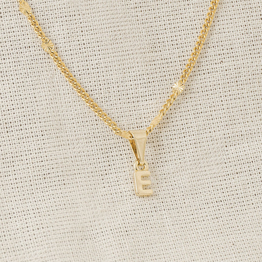 26360E - Dije Silueta Letra E Lisa Mini