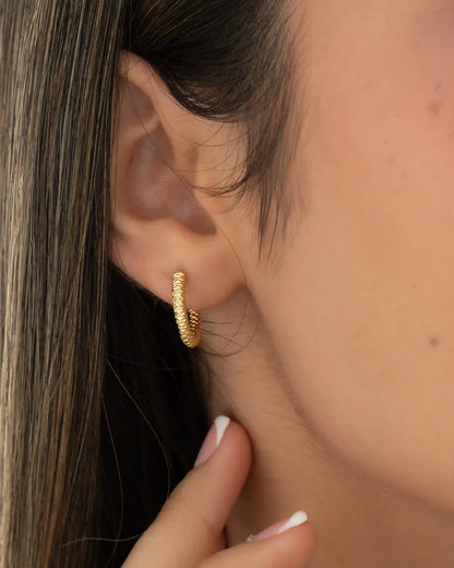 J30013 - A Candonga Facet 16 mm