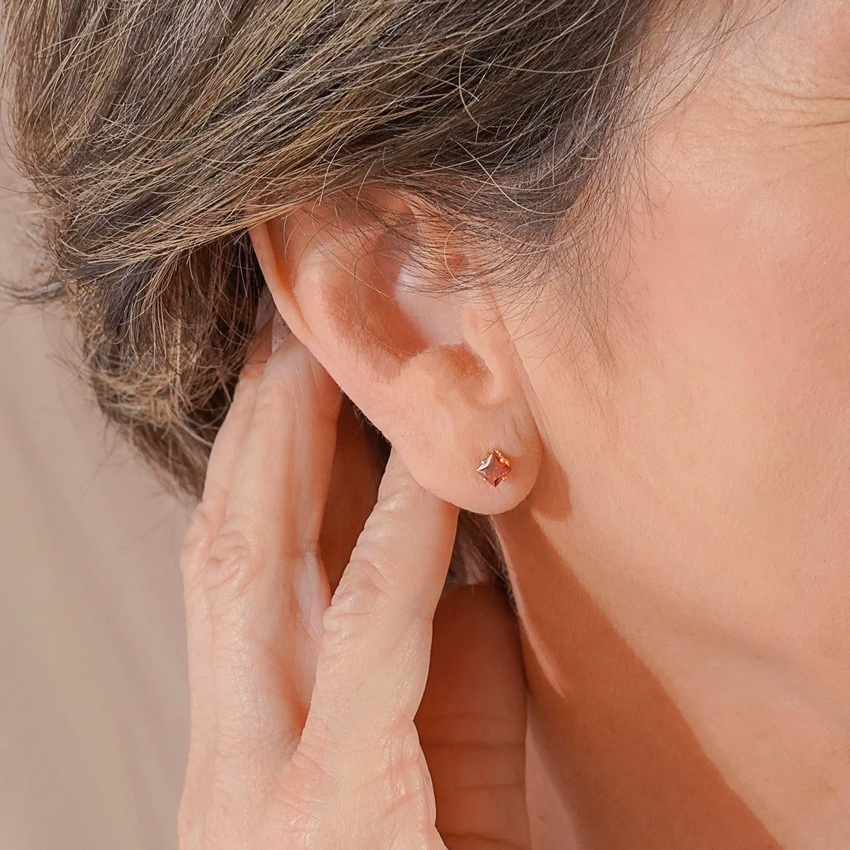 33021R - Topitos Circon Cuadrado ROJO