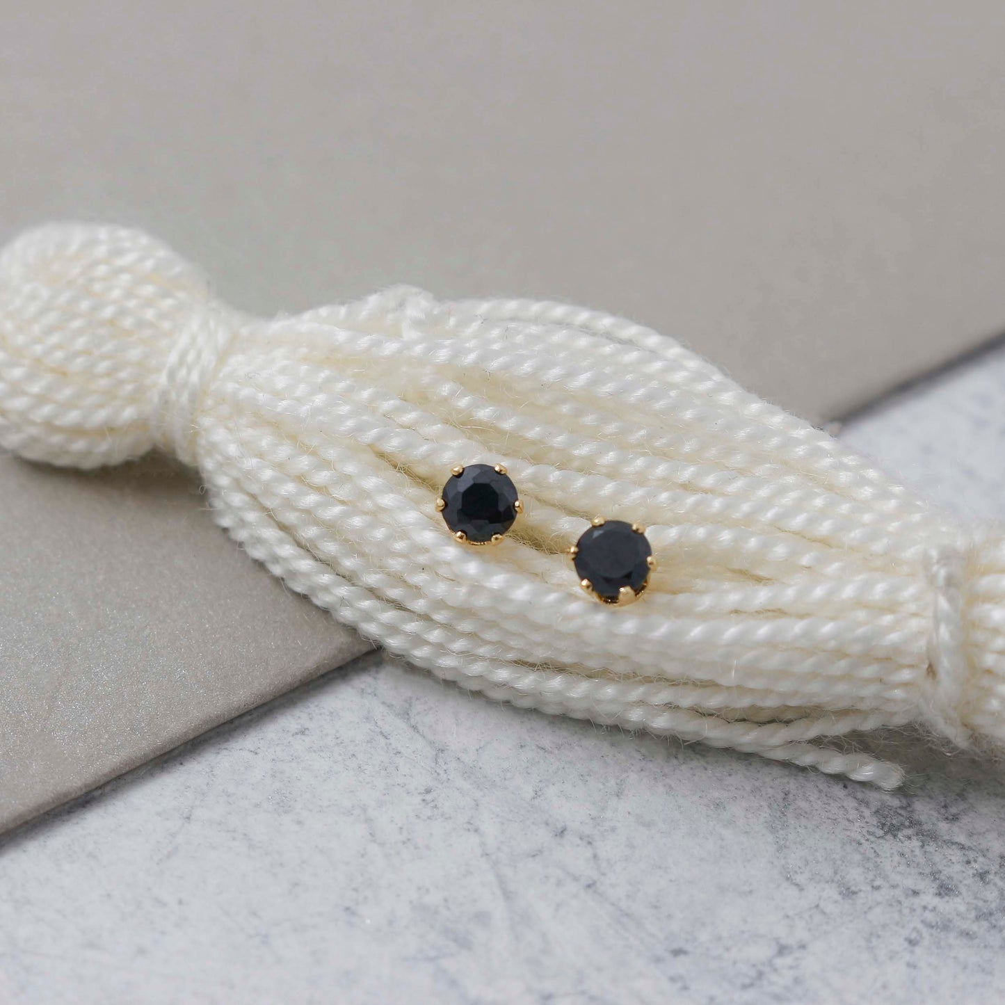 33022N - Topitos Circon Redondo NEGRO