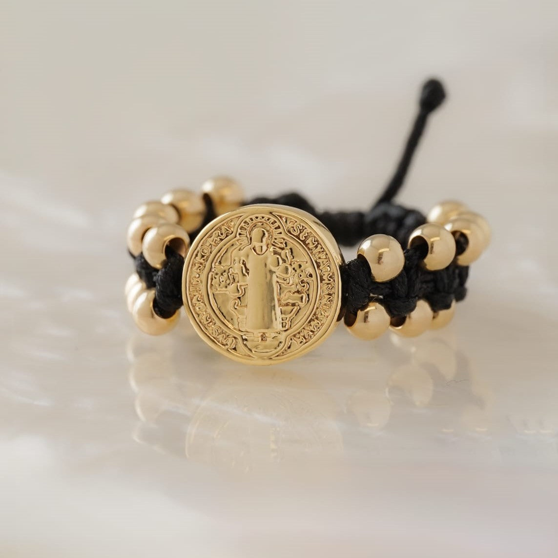 AT01 - Anillo Tejido con balines y herraje San Benito