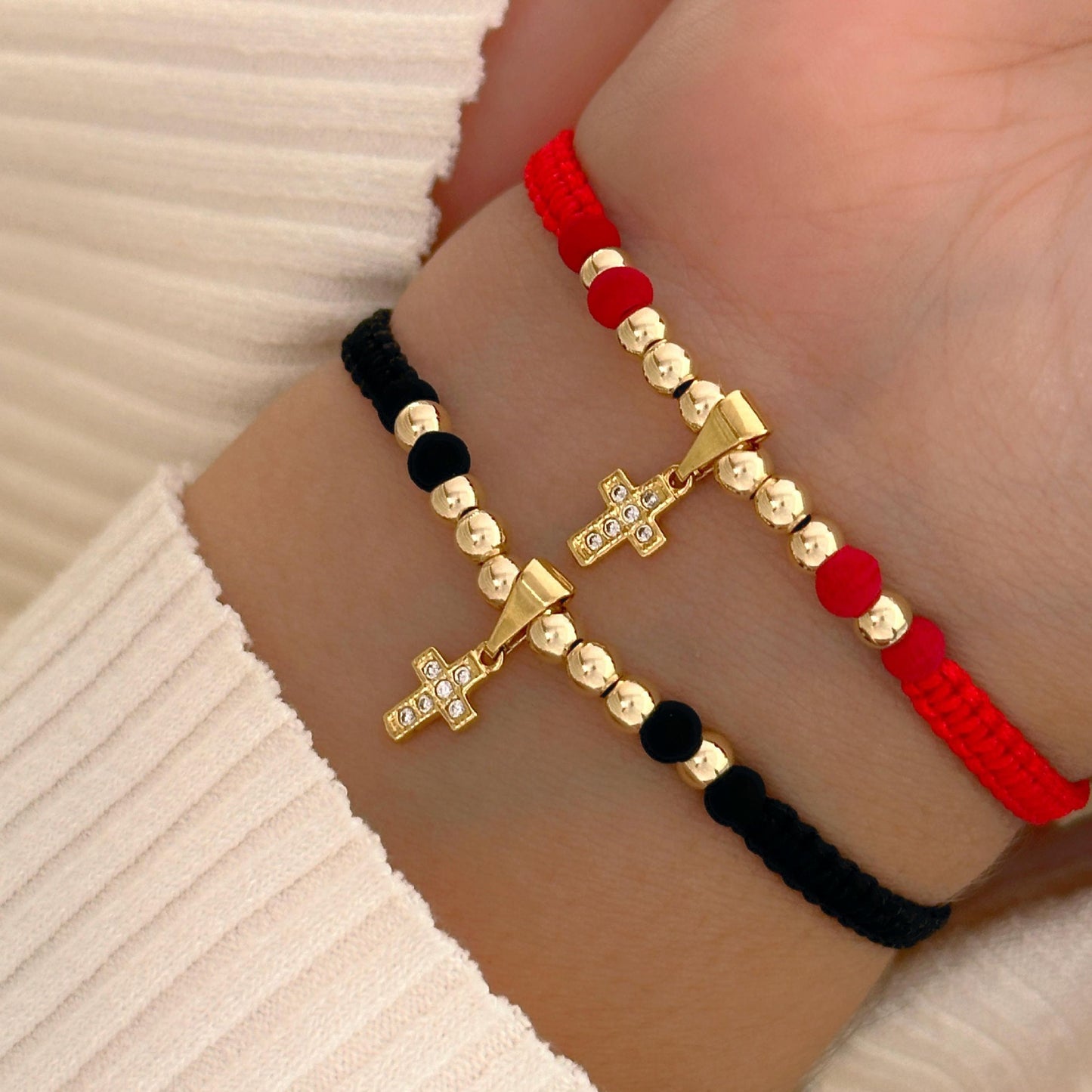 MP117 - Par manillas balines con dije cruz con circones