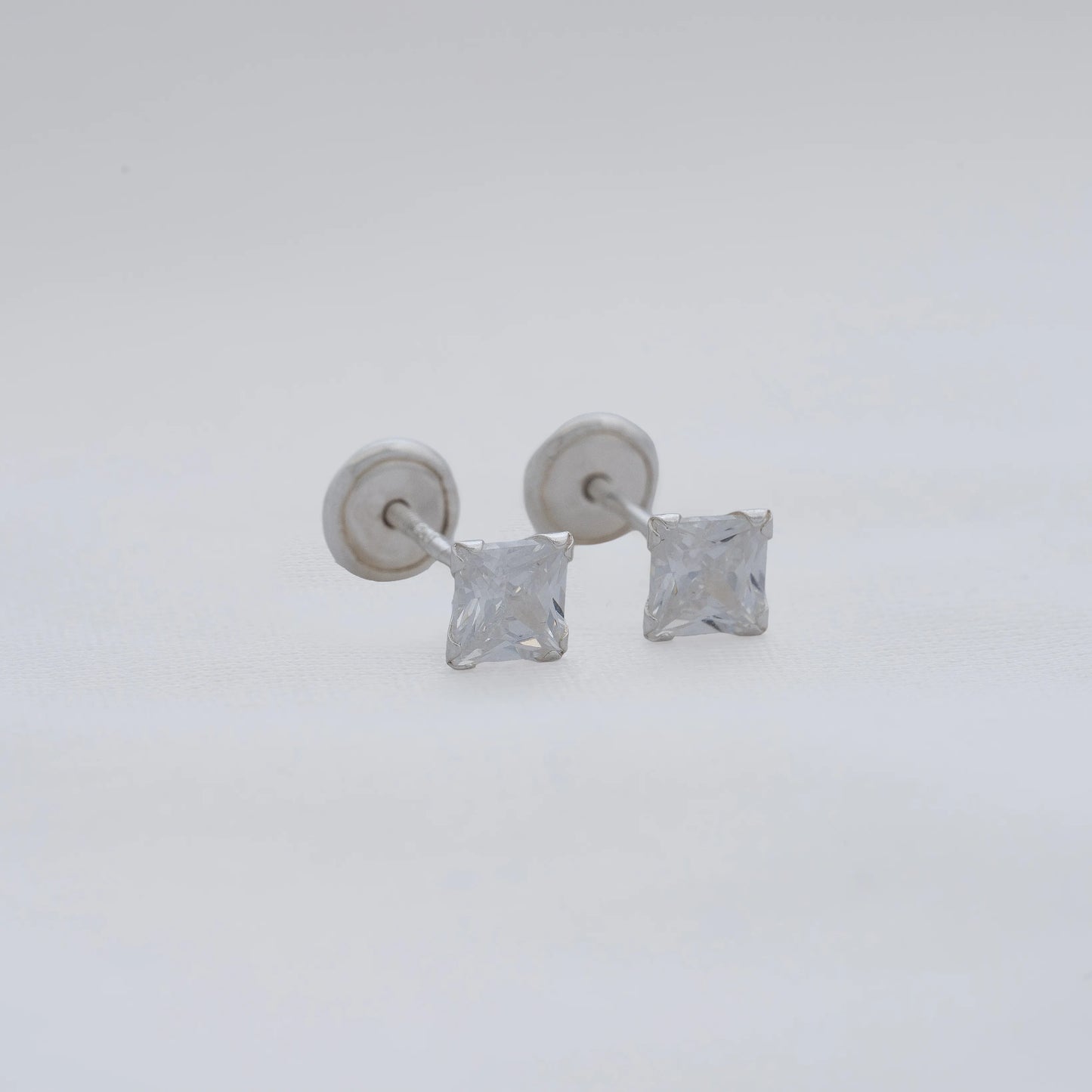S-35012 - A Topo Solitario Circon Cuadrado 4mm