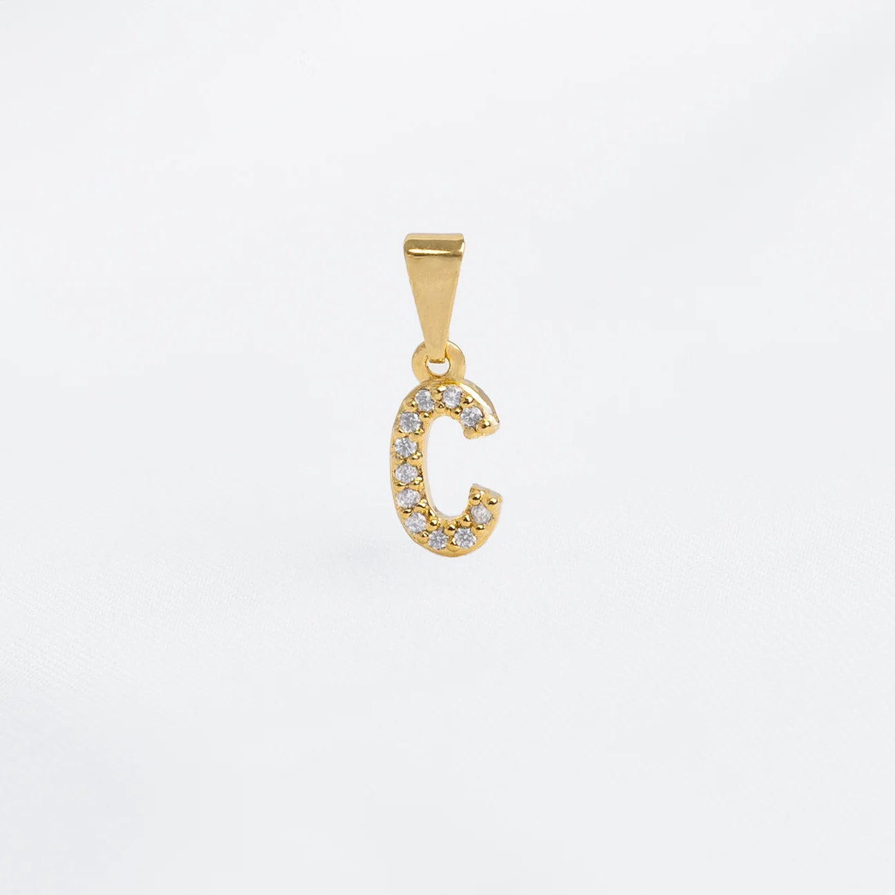 23370C - Dije Silueta Letra C Mediana Con Circones