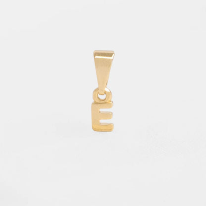 26360E - Dije Silueta Letra E Lisa Mini