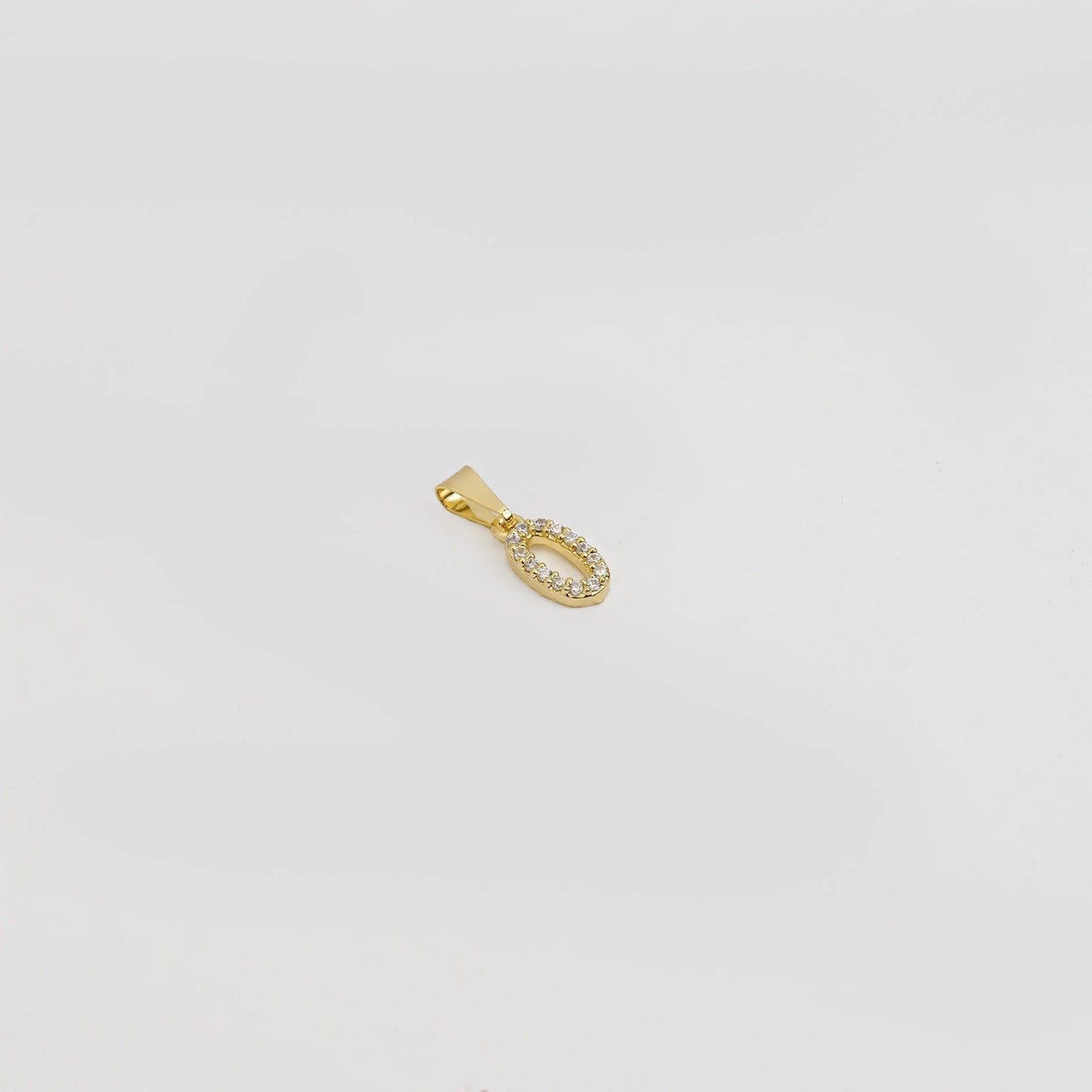 23370O - Dije Silueta Letra O Mediana Con Circones