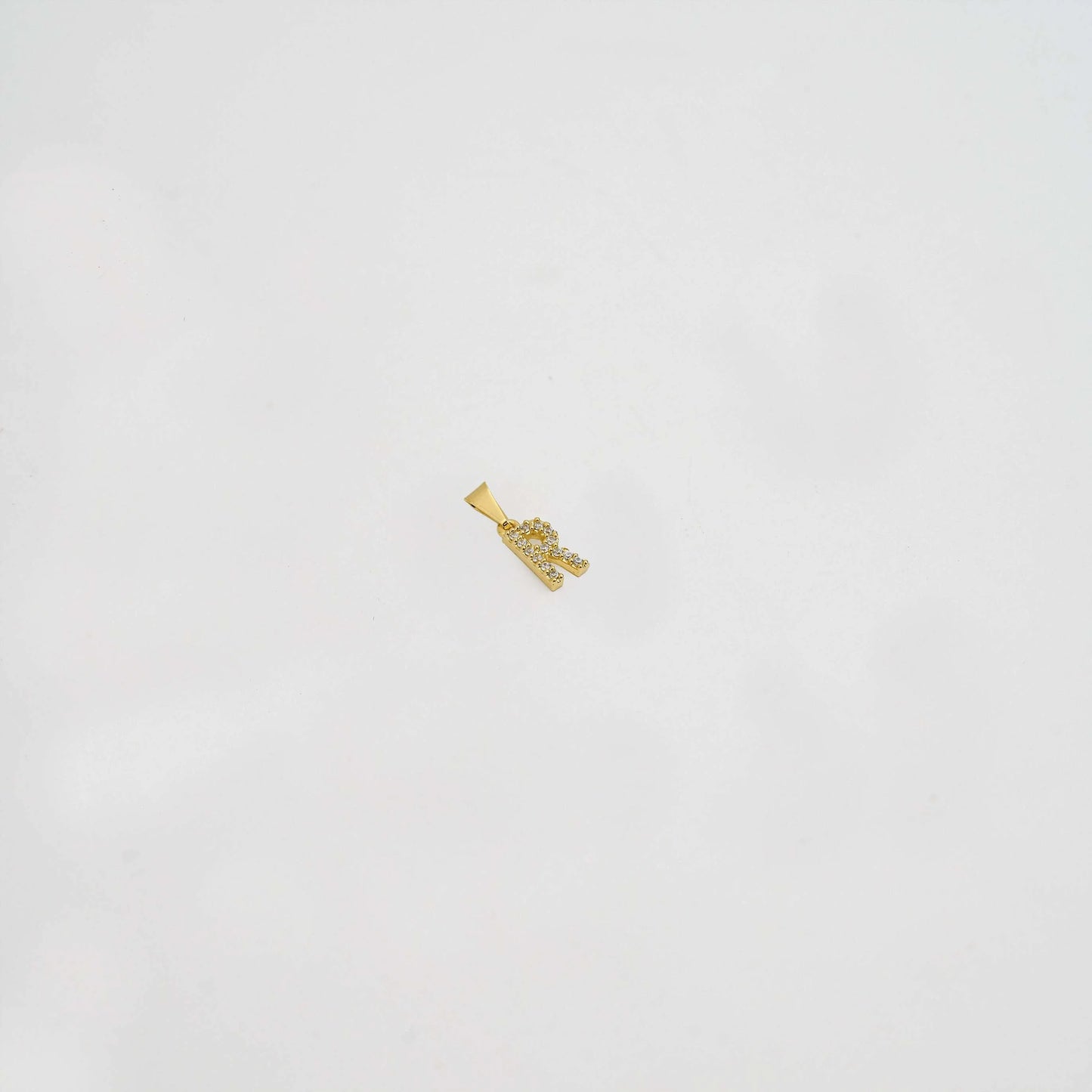 23370R - Dije Silueta Letra R Mediana Con Circones