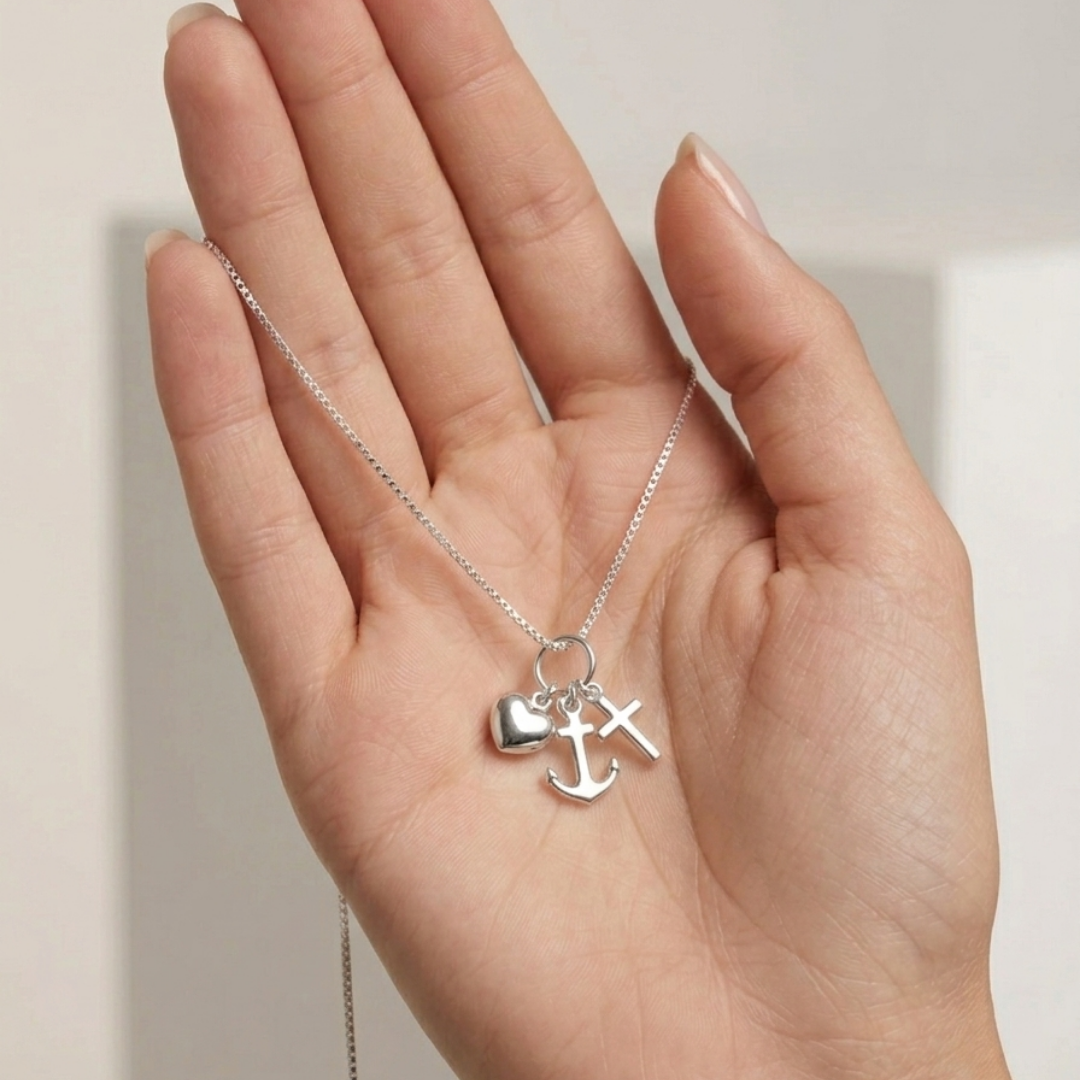 Conjunto Cadena Mini Veneciana con Dije Tres Gracias
