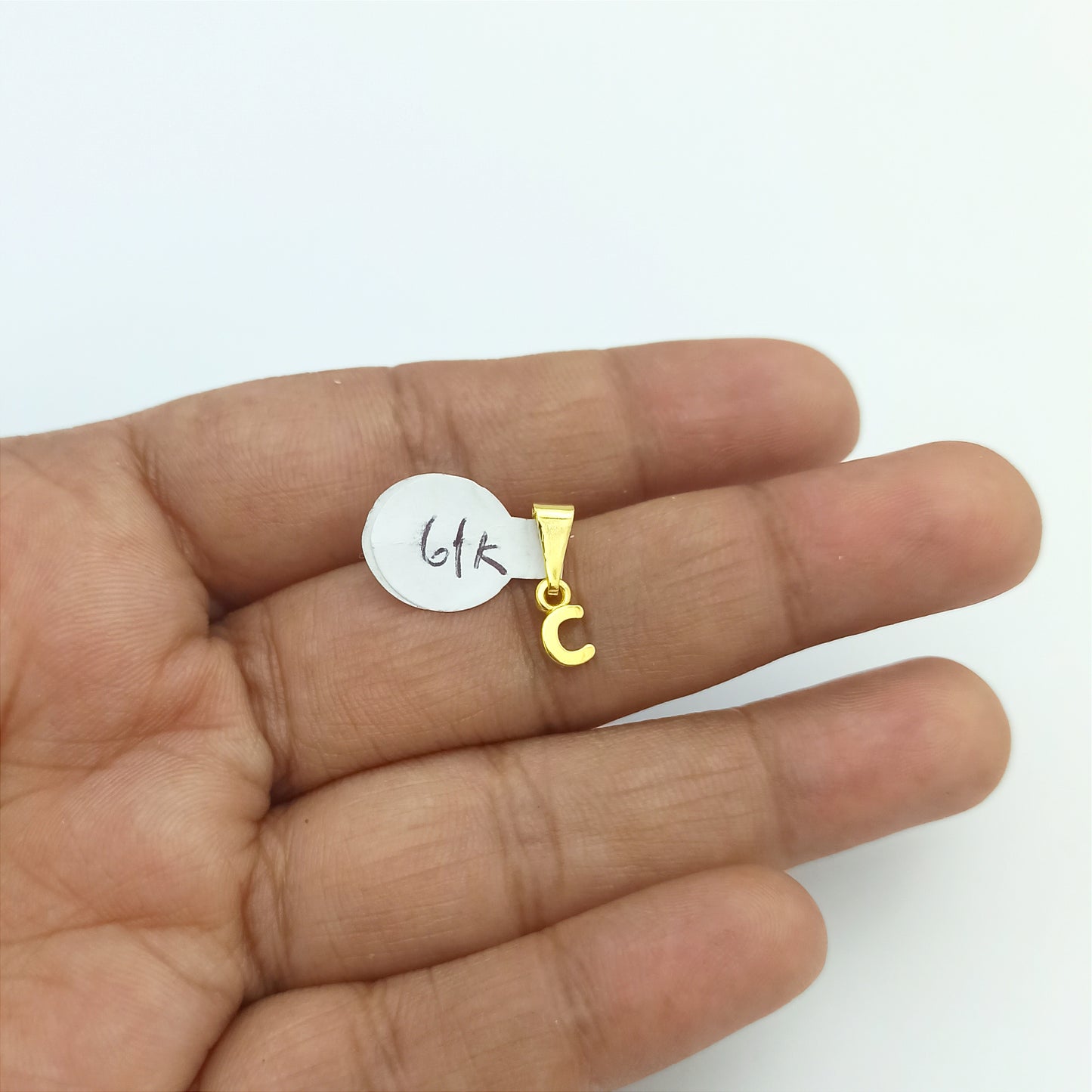 26360C - Dije Silueta Letra C Lisa Mini