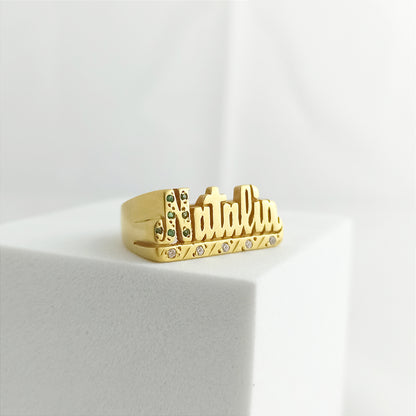 JY10002 - Anillo de Nombre Inicial con Circones