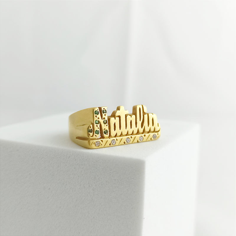 JY10002 - Anillo de Nombre Inicial con Circones